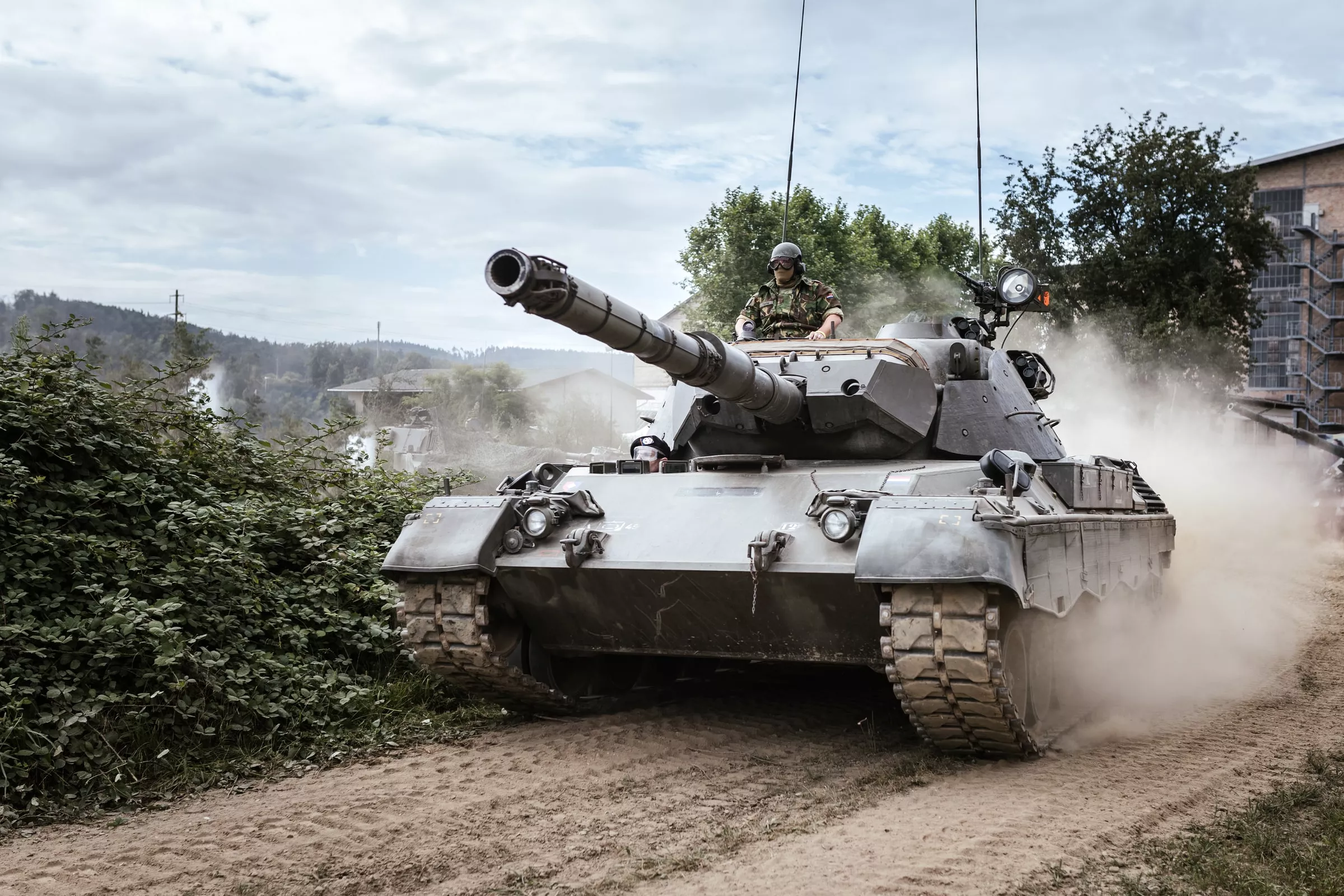tank.webp tank.webp