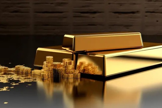 Gold Declines As Hawkish Fed Expectations And US-Iran Uncertainty Weigh On Prices