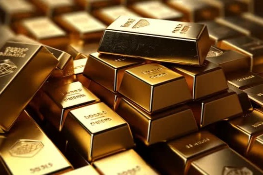 Gold Declines As Stronger US Dollar And Fed Outlook Pressure Prices