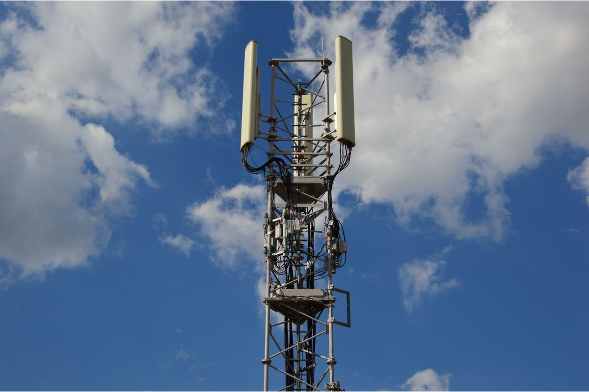 Alphabet And Meta Sink Communication Services 10.8%: Oversold?