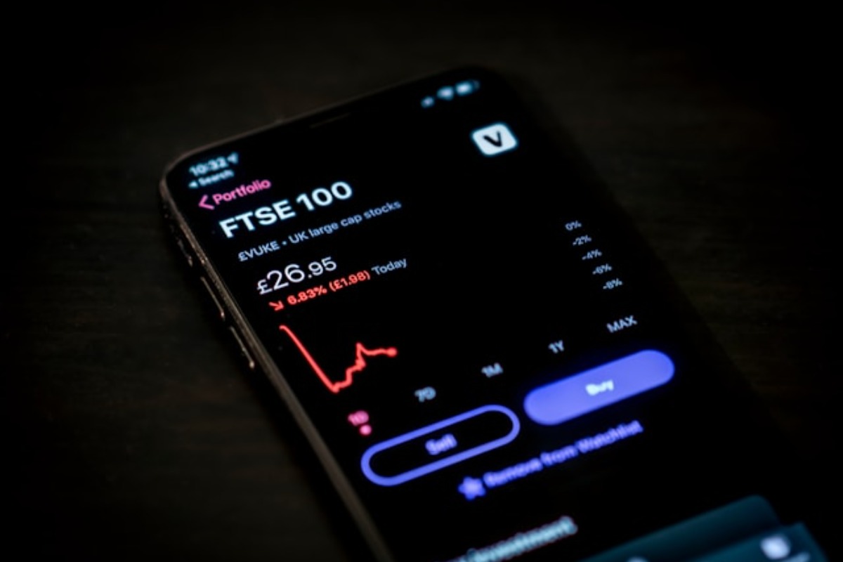 FTSE Flat As Iran Risk And Soft Jobs Data Stall Momentum