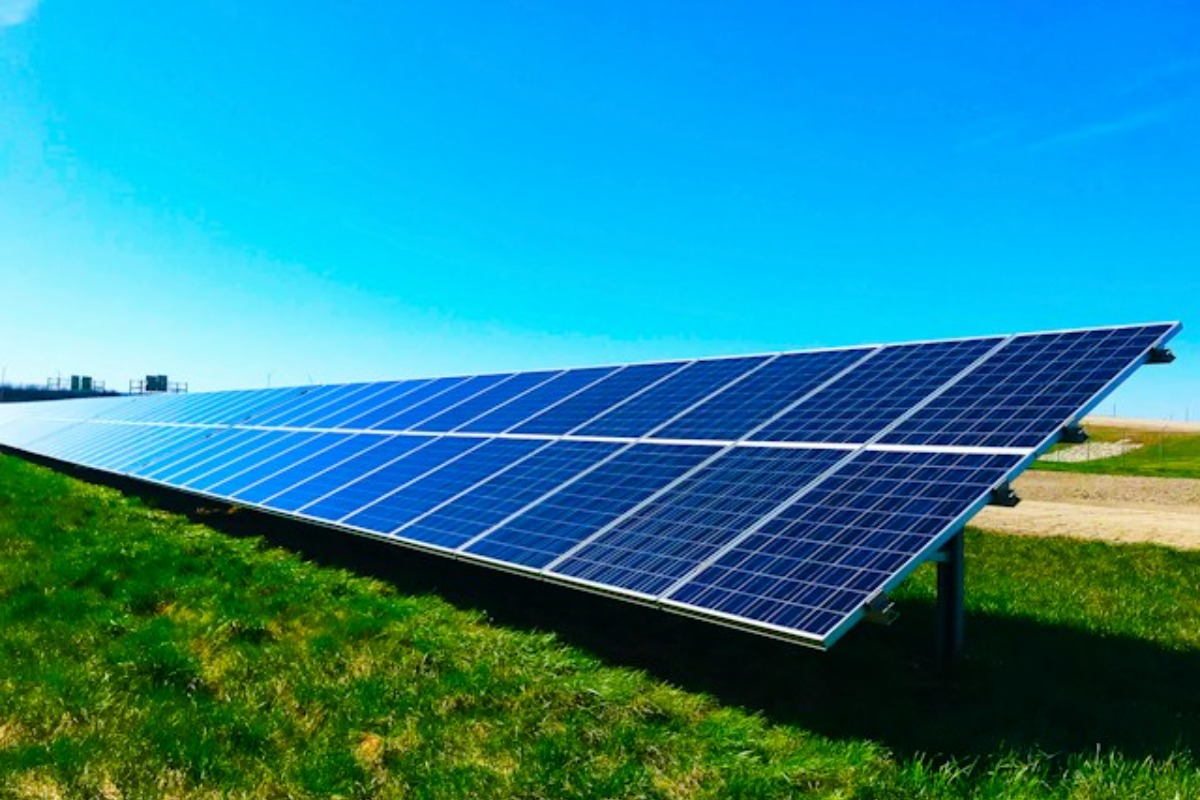 Stock Analysis: JinkoSolar Holding Maybe Set To Grow 26.85% Next Year