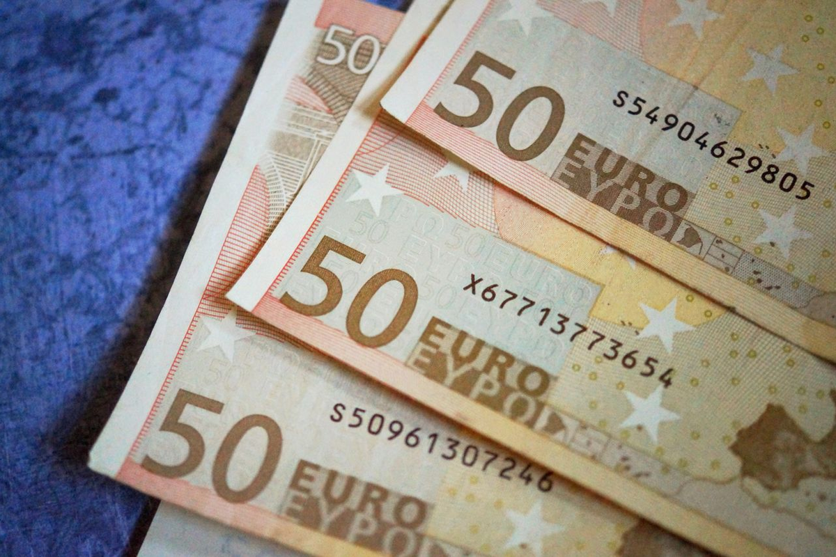 Euro Recovers From Its 17-Month Low As The Dollar Weakens