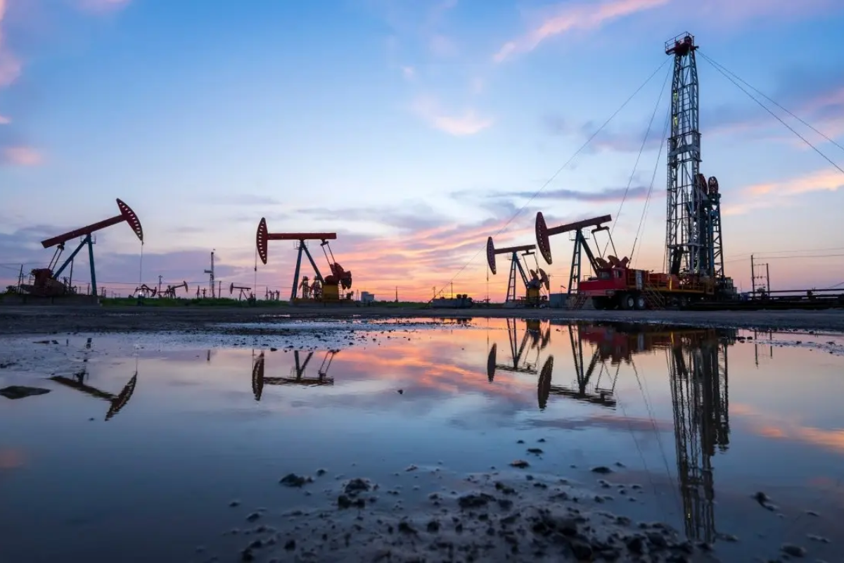 The Commodities Feed: Oil Falls As Middle East Supply Fears Ease
