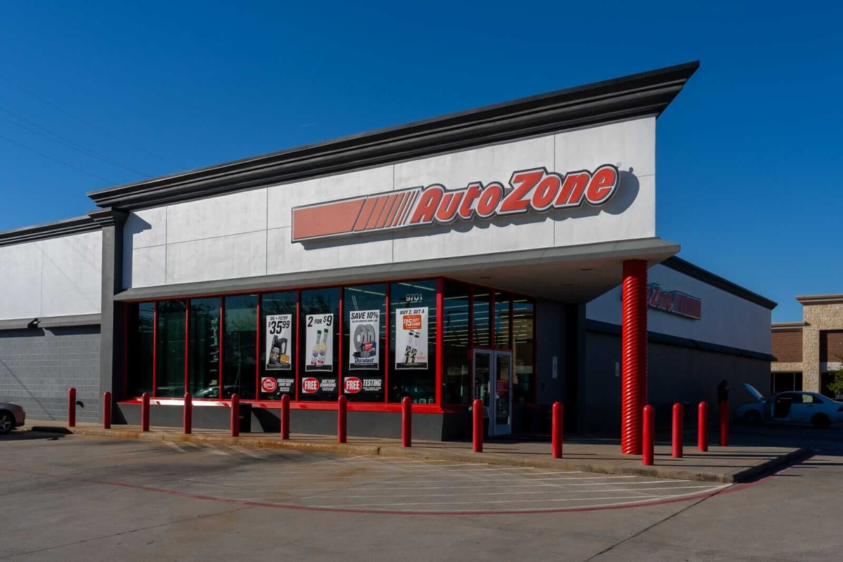 AutoZone Stock Is Up And Price Targets Are Still High - What's The Best AZO Play?