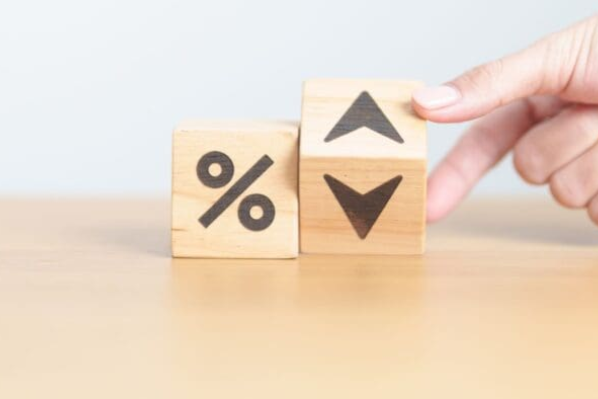 Yields Jump As Geopolitics, Buyback Doubts, Subdued Layoffs Weigh On Credit