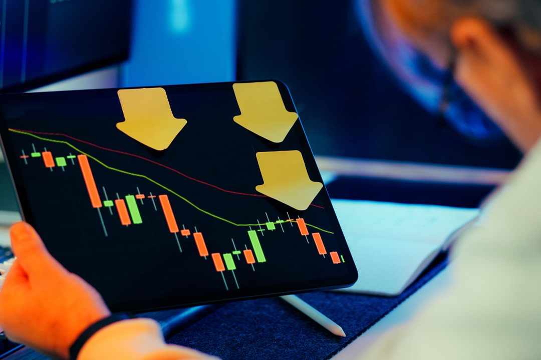 Recession Signal? Yields Break 5% As Tech Stocks Collapse