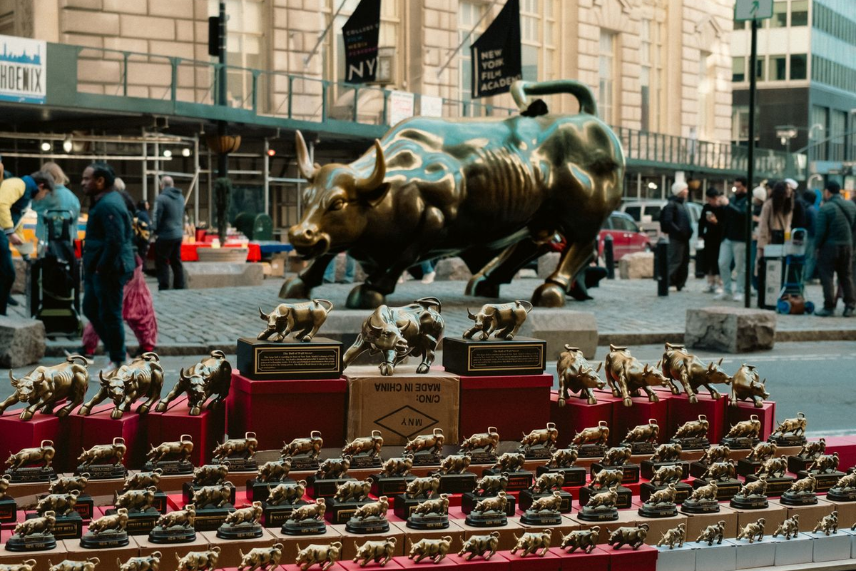 S&P 500 Hits Record High As AI Stocks Rise And Treasury Yields Ease Further