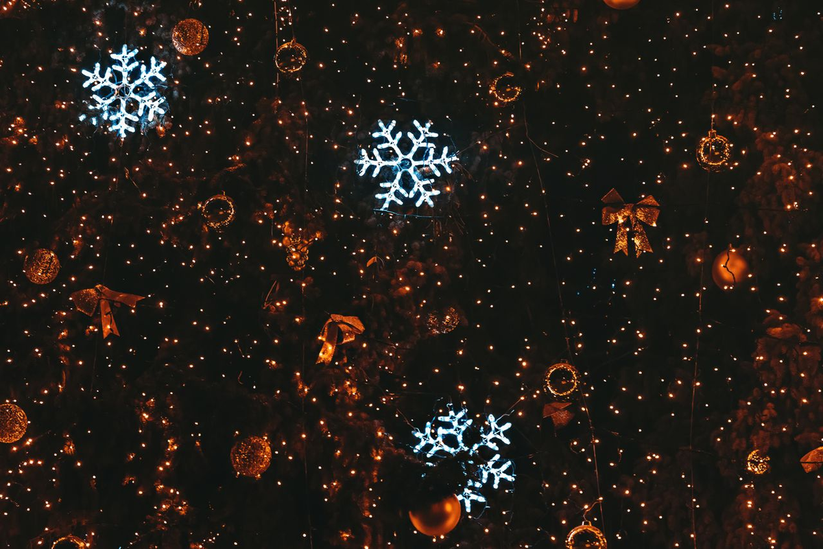Snowflake Stock Rises As AI Marketplace Launch Boosts Software Outlook