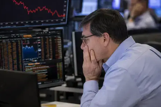 Dow Slips As Hormuz Uncertainty, Intel Share Sale Weigh On Wall Street
