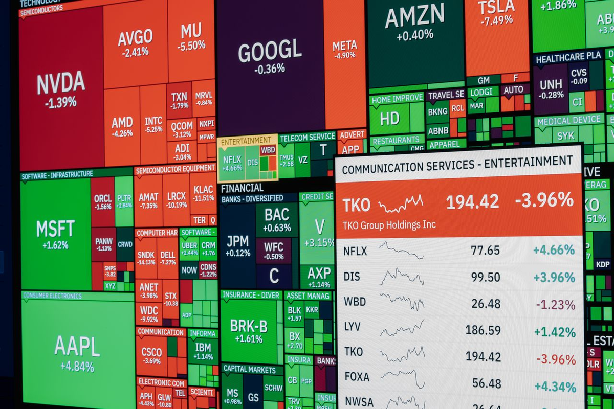 S&P 500, Nasdaq Extend Win Streaks With Record Closes