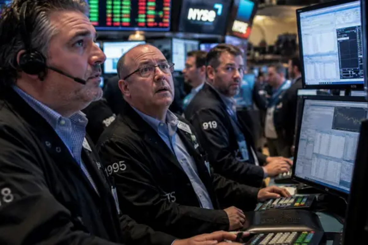 Dow Falls 270 Points As Wall Street Ends Lower On Iran Tensions