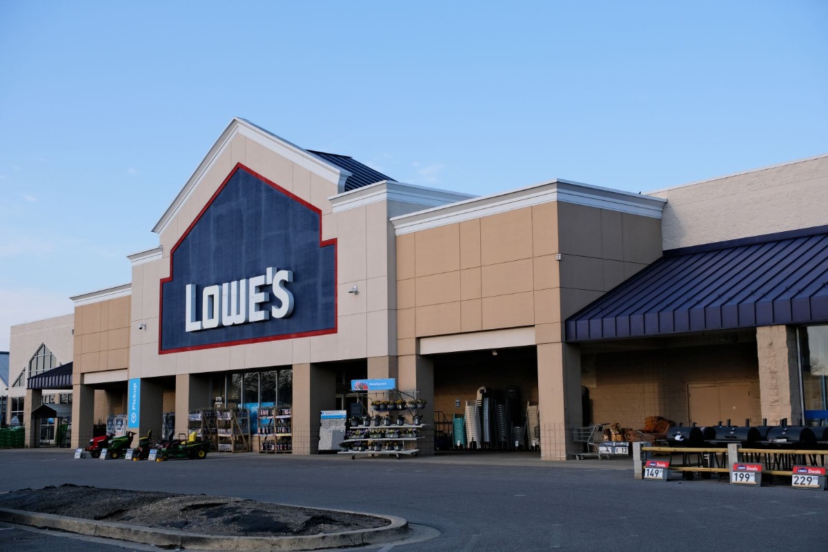 Will Lowe's Stock Keep Falling? Unusually Heavy LOW Put Options Activity May Imply This - Or Does It?