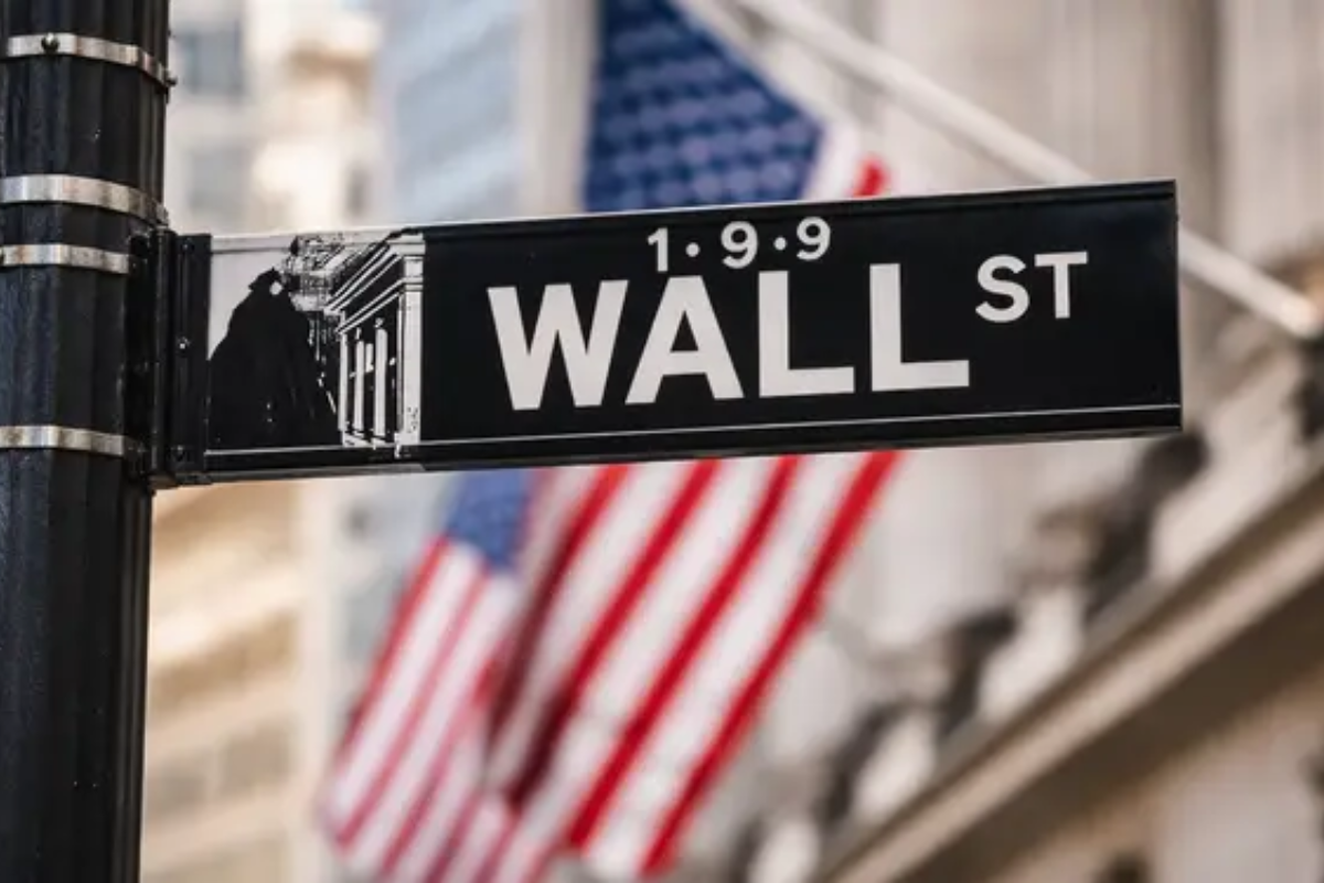 Dow Closes 300 Pts Lower As Treasury Yields Hit 2007 High Ahead Of Fed Rate Decision
