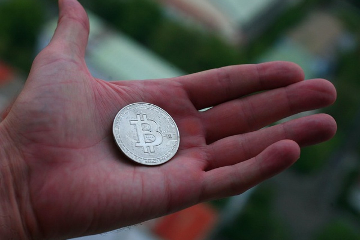 Bitcoin Bear Flags As Gold Hammers Into Support - Deep Dive Into The Charts