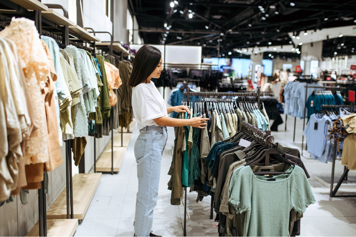 Macy's Shows Huge, Unusual Put Option Volume - Is M Stock Set To Drop Or Is It Cheap Here?
