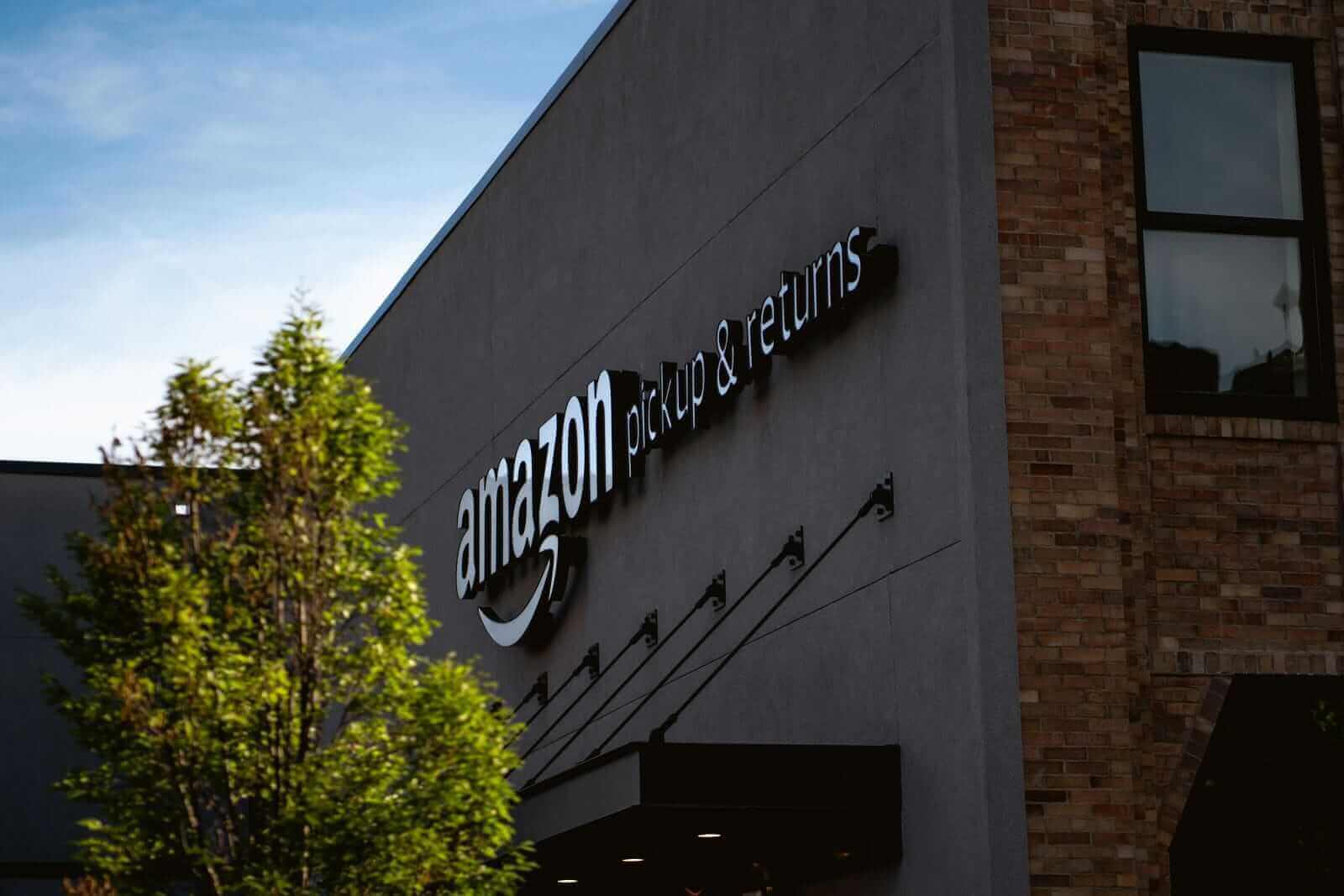 Amazon pickup & returns building by Bryan Angelo via Unsplash