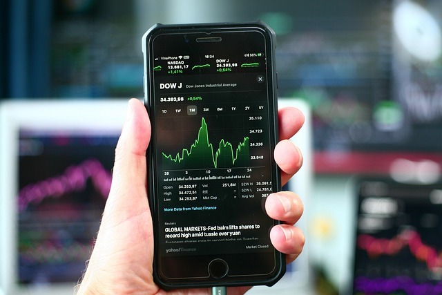 Tech Tumble Pushes Nasdaq, S&P 500 To Steep Weekly Losses