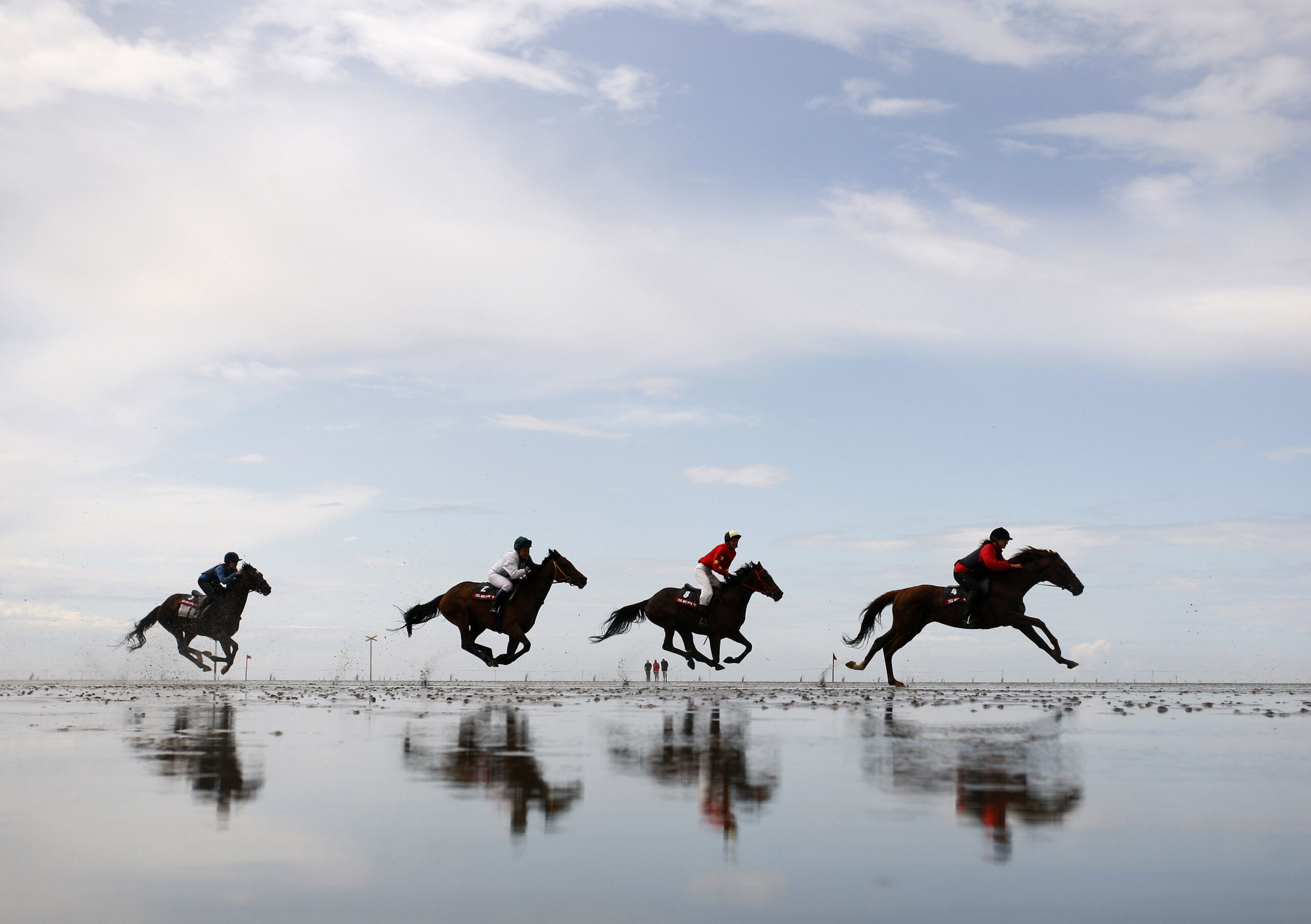 Will Active ETFs Perform Better Than Their Mutual Funds Peers?