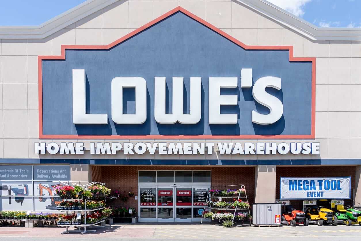 Lowe's Cos_, Inc_ storefrony by- JHVEPhoto via iStock.jpg Lowe's Cos_, Inc_ storefrony by- JHVEPhoto via iStock.jpg